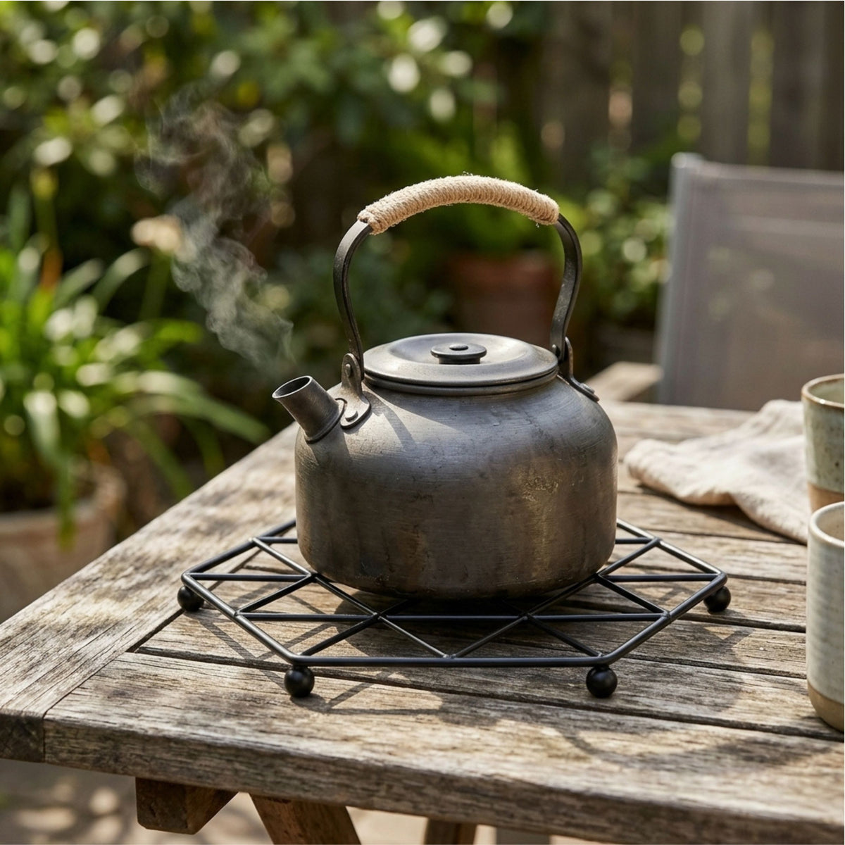 AAMEN Black Metal Trivet for Hot Pots & Casserole Dishes