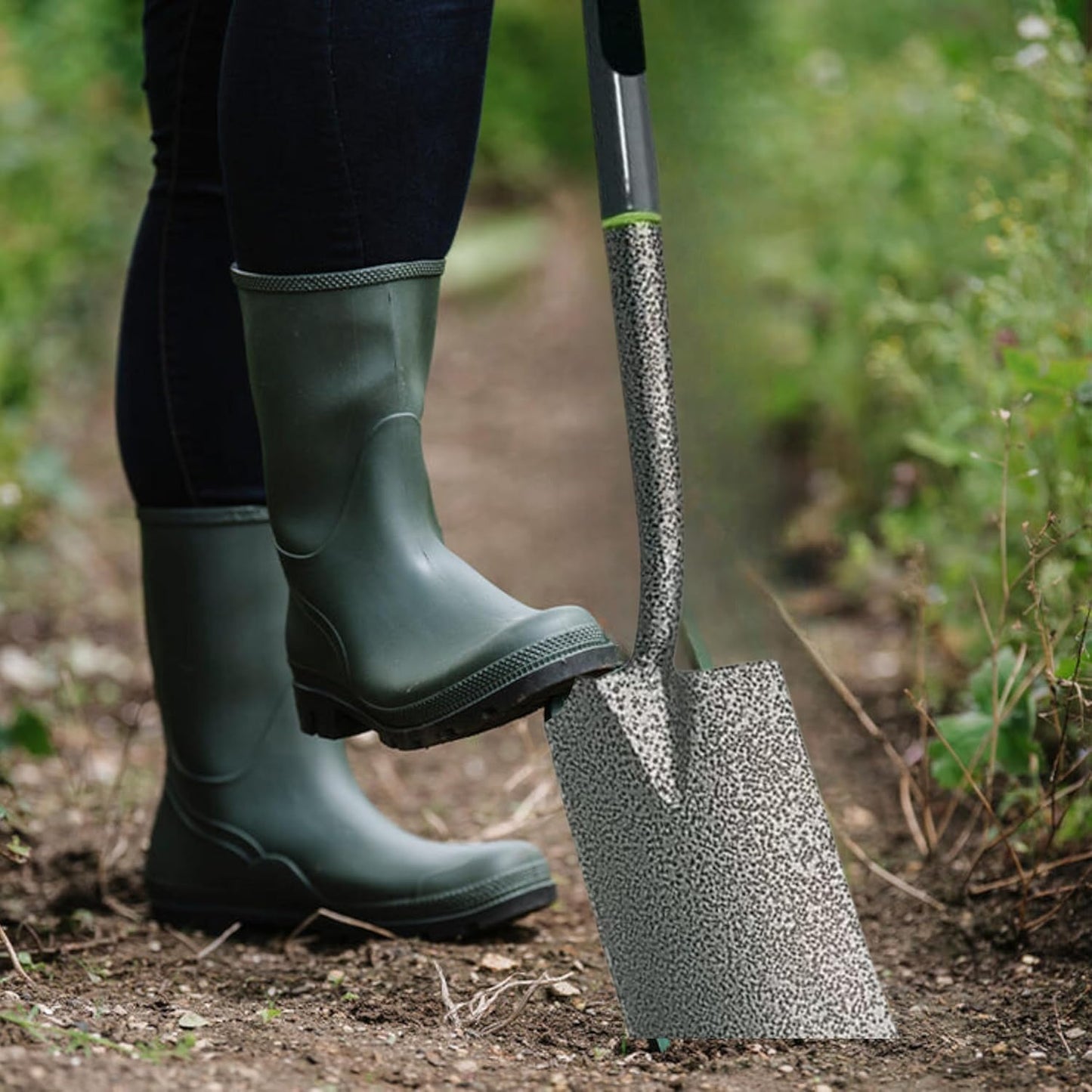 AAMEN Heavy-Duty Garden Spade – Ergonomic Carbon Steel Border Shovel with Plastic D-Handle – Outdoor Digging Tool for Planting, Landscaping & Edging – 92cm Grey Fencing Spade